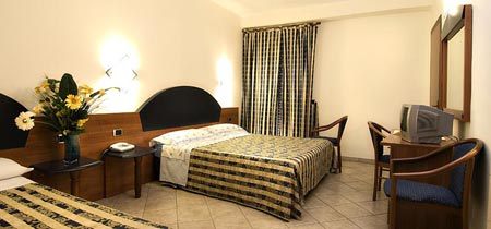 Camera con letto a due piazze e singolo (Tripla)