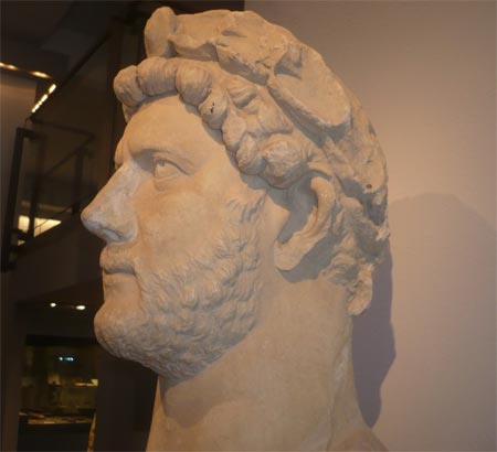 Imperatore Adriano di Centuripe in esposizione presso il Museo Archeologico di Centuripe