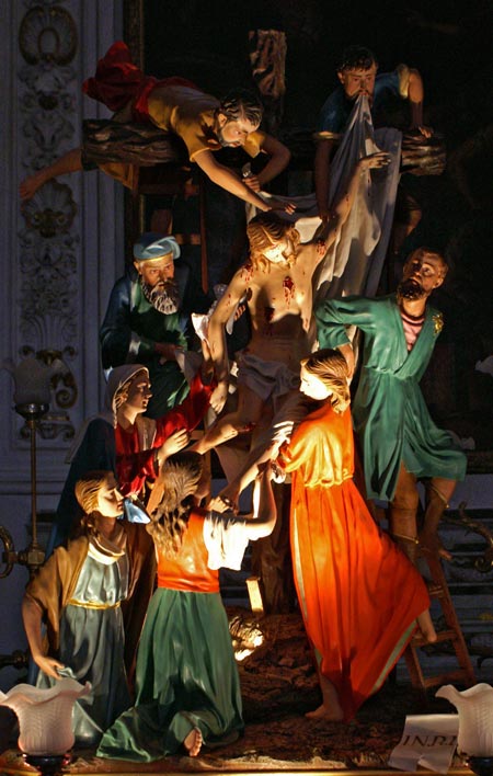 Una delle vare che sfilano durante la processione del Giovedì Santo a Caltanissetta